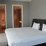 Hotel Windsor & Convention Center