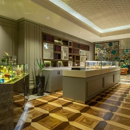 Windsor & Convention Center Hotel